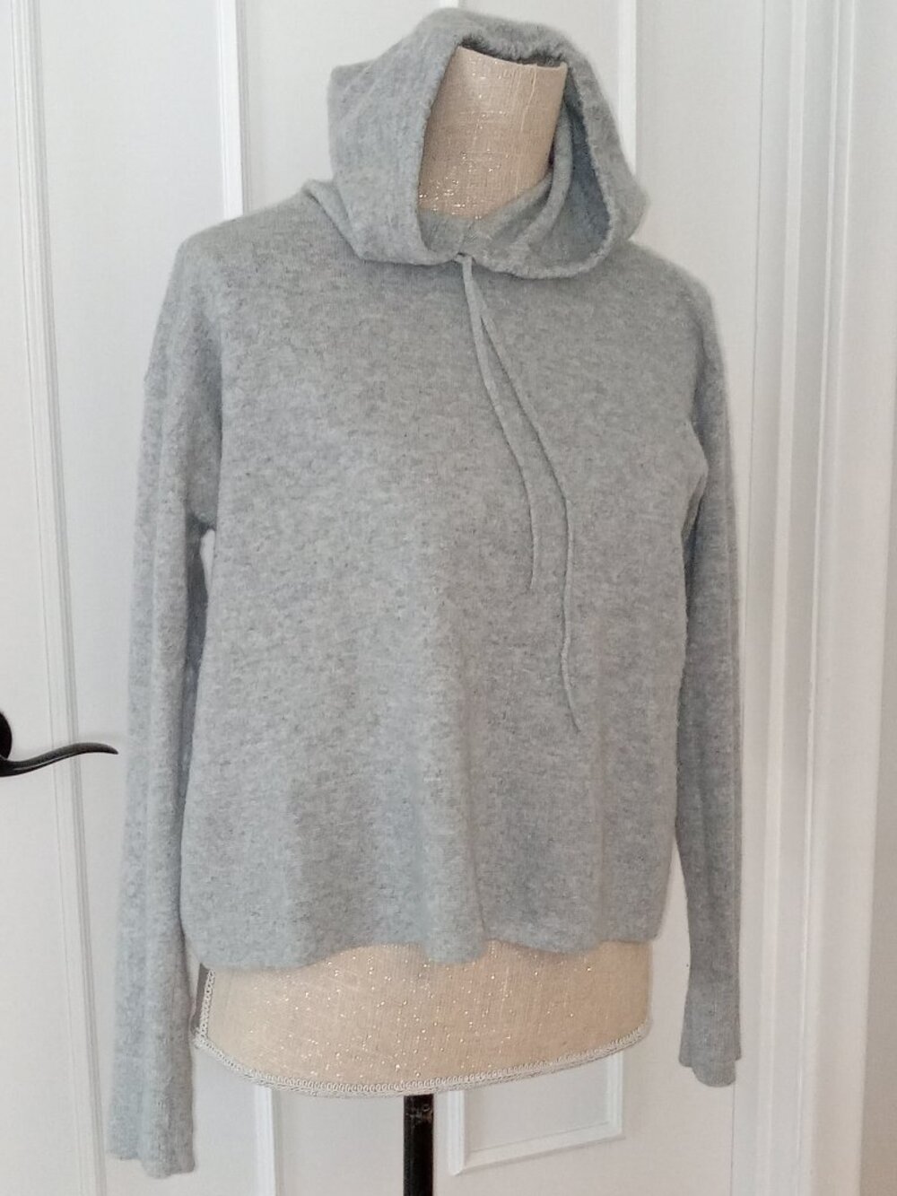 EVERLANE Cashmere Cropped Hoodie